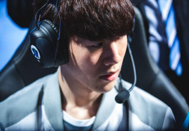 持占据绝对 持占据绝对